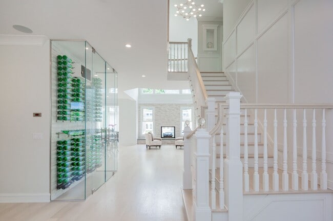 Foto del edificio - 74 Post Ln