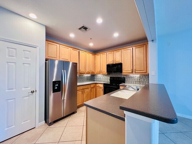 Foto del edificio - 3 BR/2.5BA | Newly Renovated Town Home | 1-Car Garage | Great backyard| In Balwin Park!