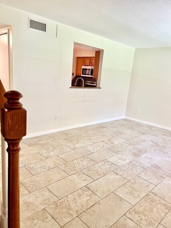 Building Photo - 808 Park Lake Cir