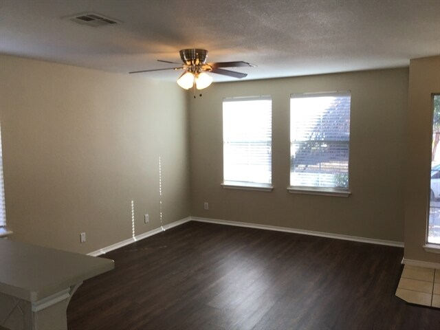 Building Photo - 516 Rolling Oak Drive