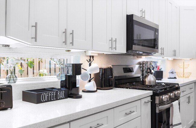 Building Photo - 8126 Panay Dr