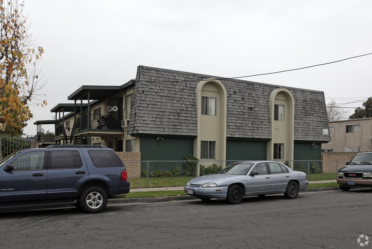 Building Photo - 6041 Fullerton Ave