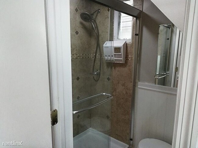 Building Photo - 2 Bedroom Townhome in Albany