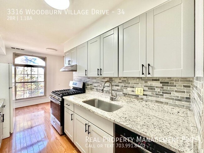 Building Photo - Gorgeous Penthouse Corner Unit- Utilities ...