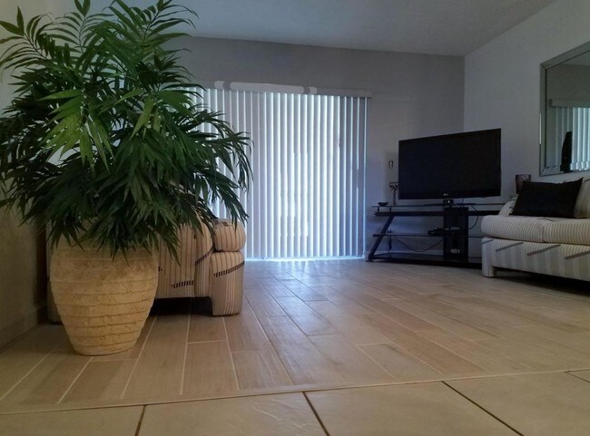 Foto del edificio - 2700 Emory Dr E