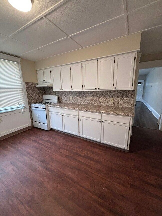 Foto del edificio - 363 N Maple Ave