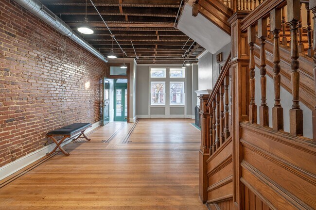 Building Photo - 2522 Maryland Ave