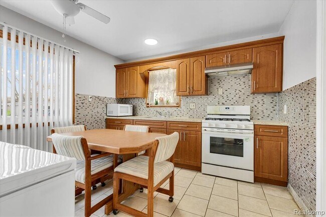 Foto del edificio - 1564 Moulin Ave