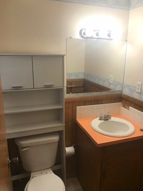 Building Photo - Split level, Basement! Close to mall! $1095!