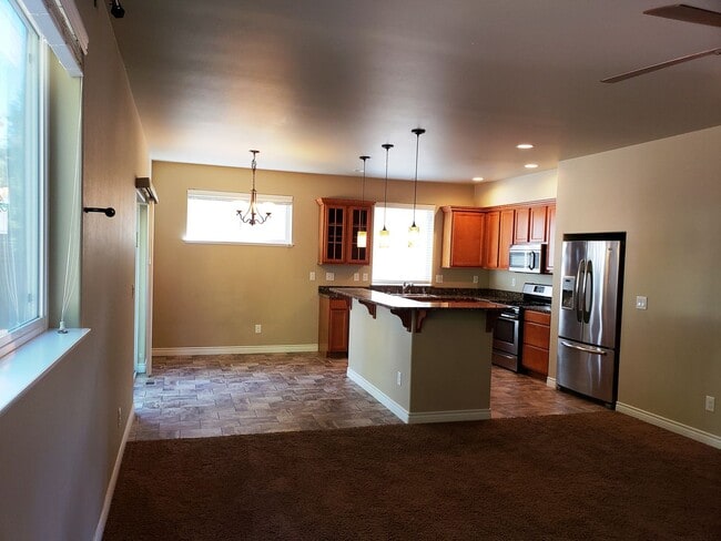 Building Photo - Lovely 3 Bedroom Home with 2 Car Garage