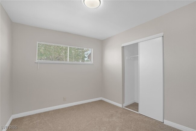 Building Photo - 416 Rossmoyne Ave