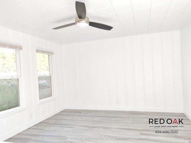 Building Photo - Fantastic Bachelor Studio