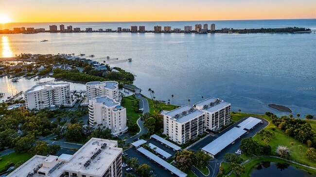 Foto del edificio - 100 Oakmont Ln