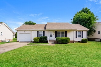 Building Photo - 1047 E Monica Dr