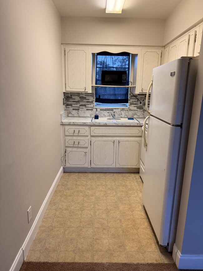 Building Photo - 2420 Johnson St