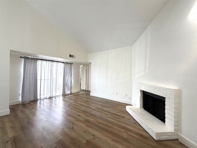 Foto del edificio - 9809 Richmond Ave