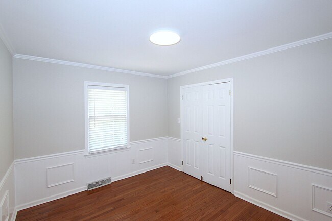 Building Photo - Spacious Home On A Beautiful Lot!