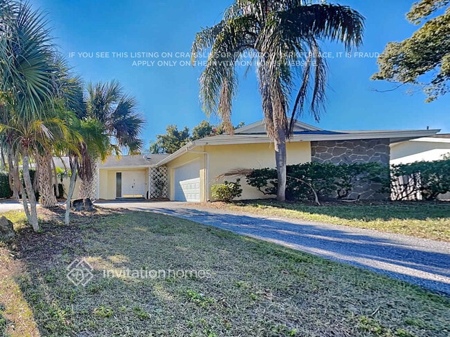 Building Photo - 2194 Lanai Ave