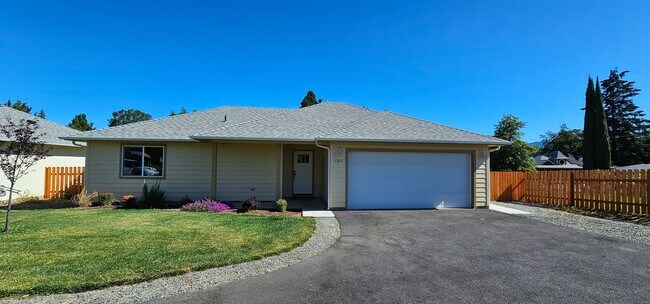Foto del edificio - Beautiful Home in Grants Pass