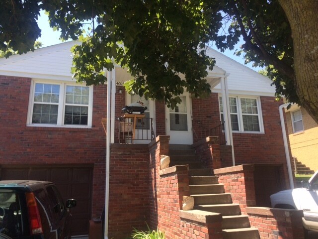 Duplex Front Entrance - 4605 Wakeley St