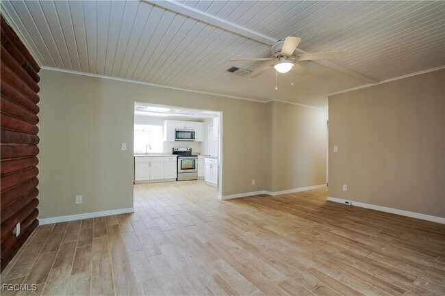 Foto del edificio - 1219 Thompson Ave