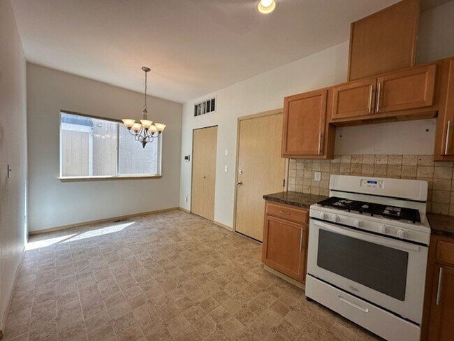 Foto del edificio - 3 BEDROOM 2.5 BATH HOME WITH GARAGE