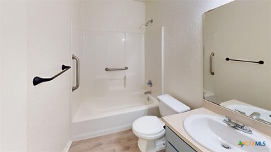 Building Photo - 2010 Sandstone Dr Building Photo - 2010 Sandstone Dr