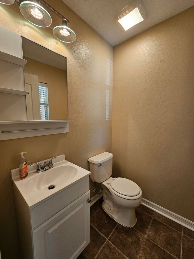 Building Photo - Beautiful St. Charles Place Townhouse
