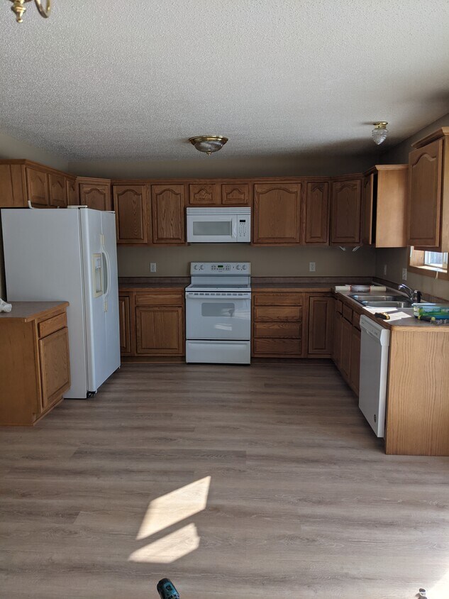 582 Center Point Ct NW Unit 1, Bemidji, MN 56601 Apartments in