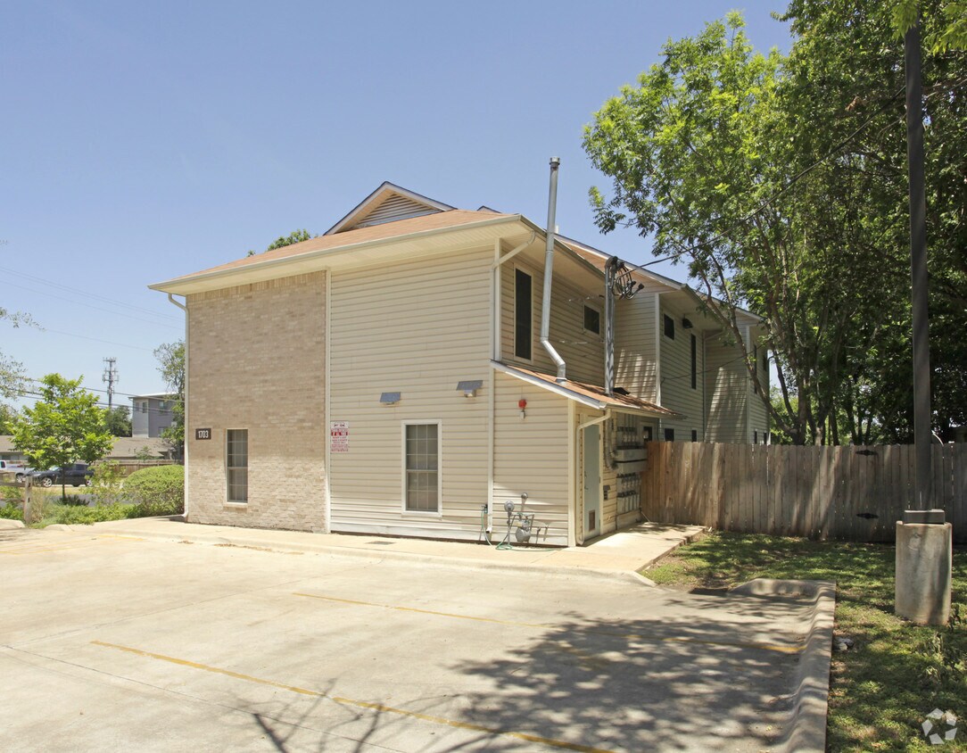 Foto del edificio - Kinney Avenue Apartments