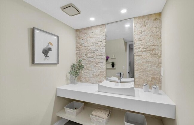 Foto del edificio - 2703 Maplewood Dr