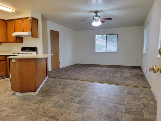 Foto del edificio - 1685 Cloverlawn Dr