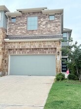 Building Photo - 1539 Crystal Stream Dr