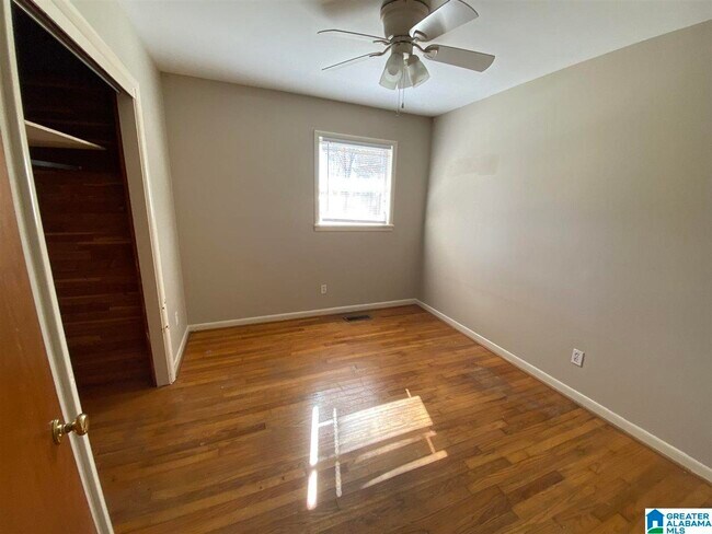 Foto del edificio - 1319 Oak St