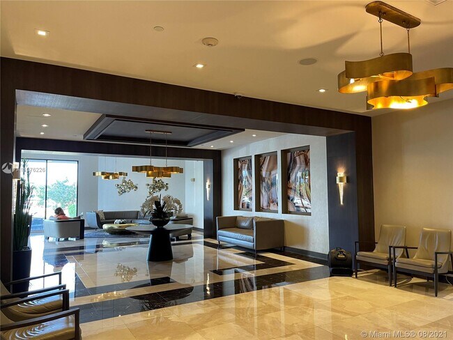 Building Photo - 20505 E Country Club Dr
