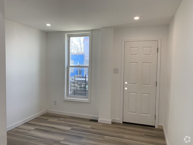 Building Photo - 346 W 29th St