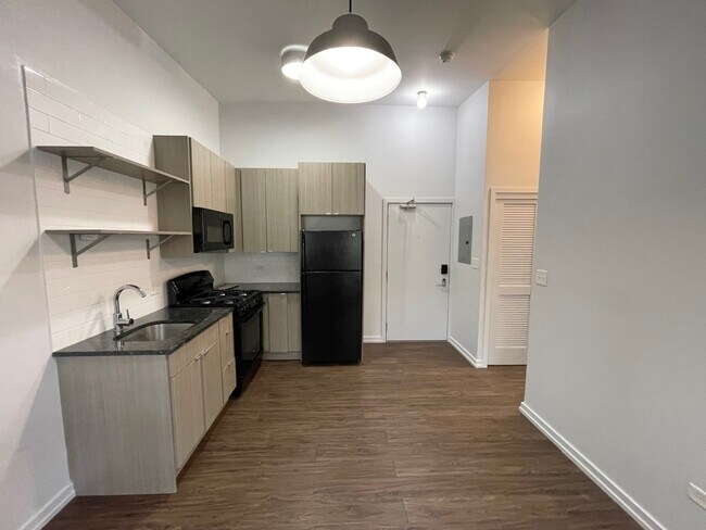 Building Photo - 5051 N Kenmore Ave