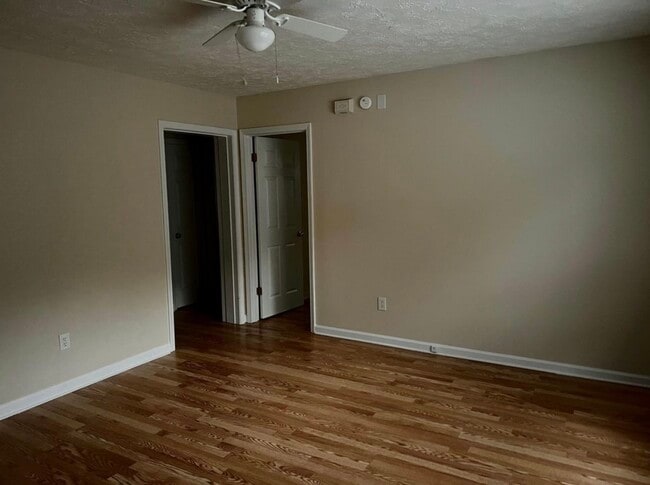 Building Photo - 111 Sunset Dr