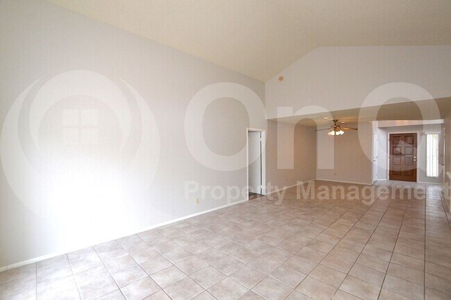 Building Photo - 1631 N Comanche Dr