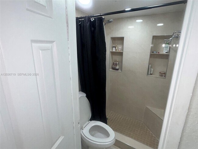 Foto del edificio - 820 NW 87th Ave