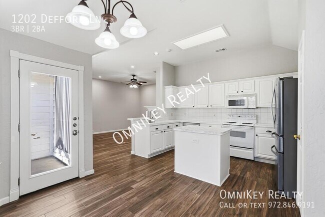 Building Photo - 1202 Defford Ln