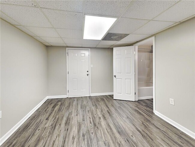 Building Photo - 1317 Classic Dr NE