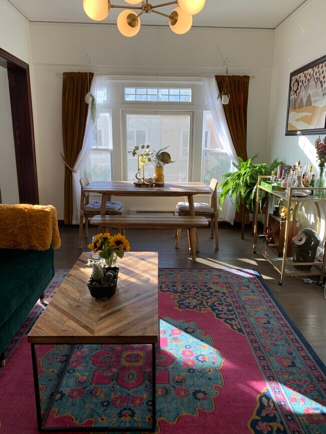 Living room - 1030 E Ocean Blvd