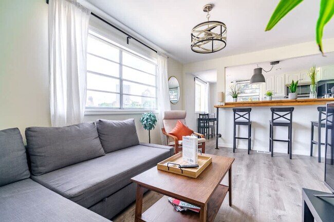 Building Photo - 605 Dennison Ave