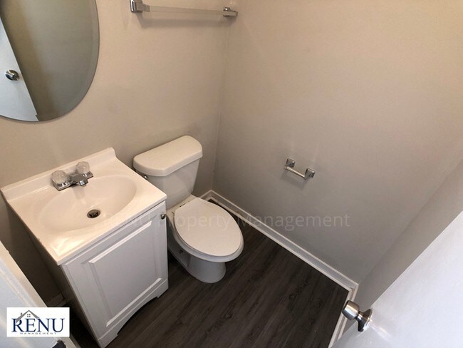 Foto del edificio - 5 Bedroom Home Available Now