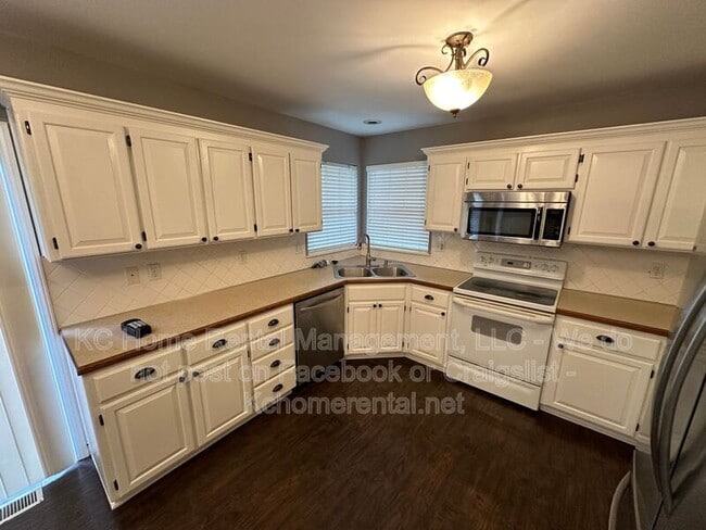 Foto del edificio - 625 NW Rosaceae Dr