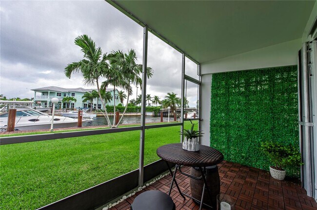 Foto del edificio - 1100 Pine Dr