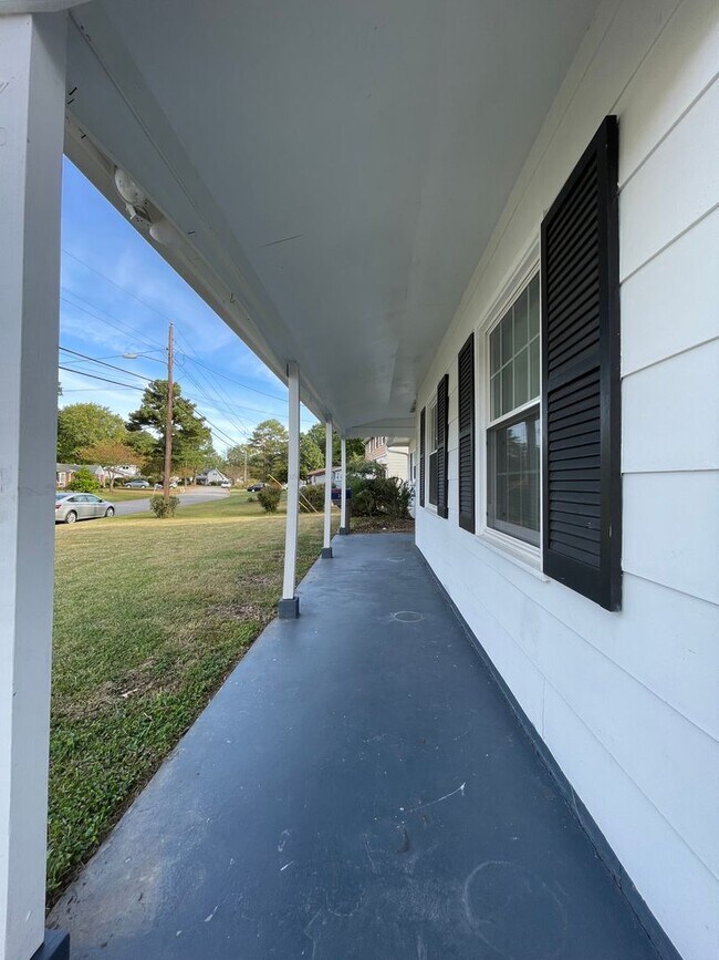 Foto del edificio - AVAILABLE NOW! 4 BEDROOM 2 BATH SINGLE FAMILY HOME IN CAROLLANE FARMS