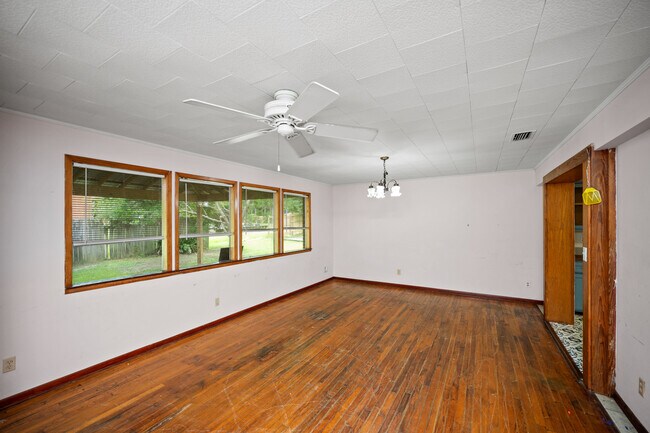 Foto del edificio - 21213 Lawrence Rd