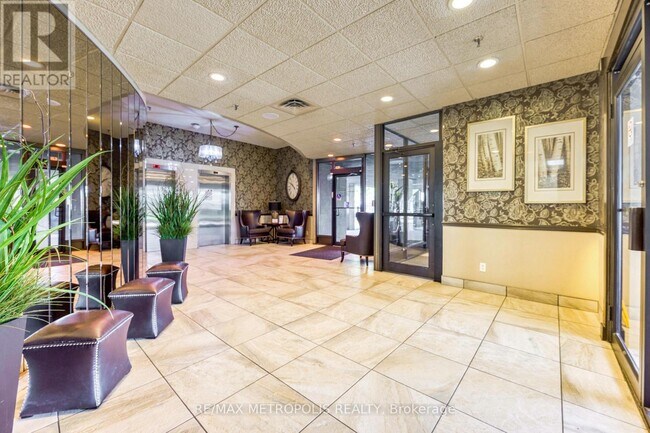 Photo du bâtiment - 155 Front St N